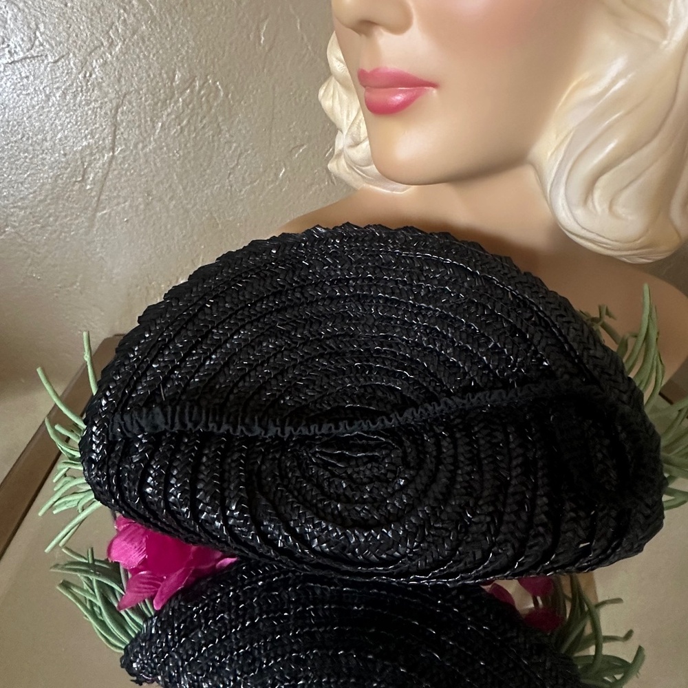 ADORABLE 1940s' BLACK TILT STRAW TOQUE WITH FUCHSIA FABRIC FLOWERS & STEMS - Picture 12 of 12